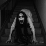 Ibu MERANGKAK KELILING RUMAH WAKTU MALAM