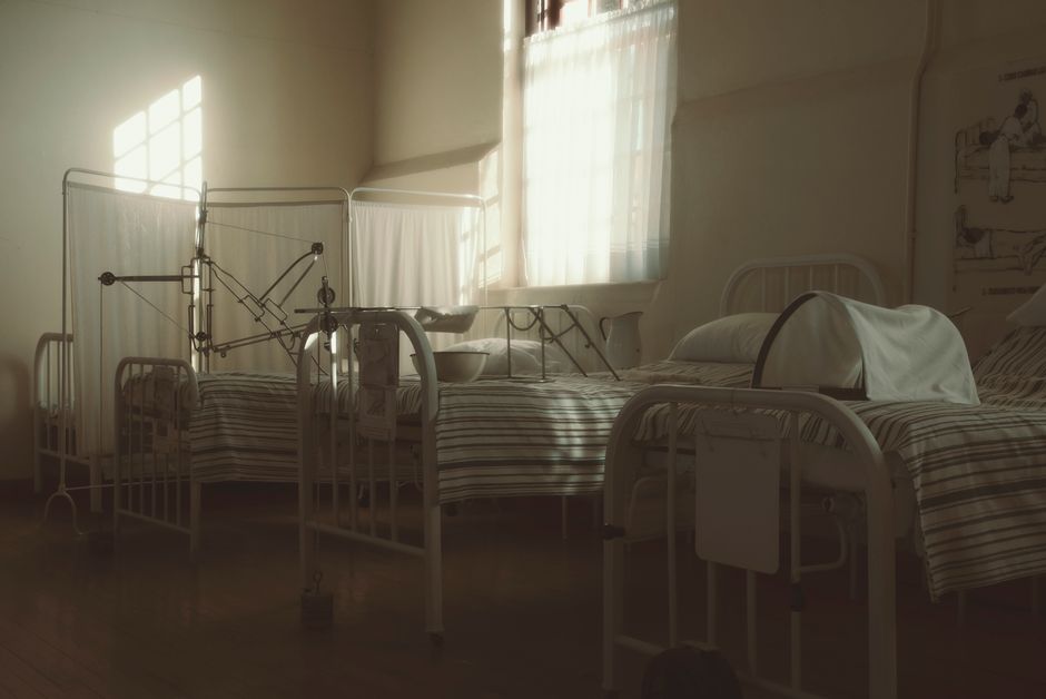 Katil hospital kosong dalam wad yang malap